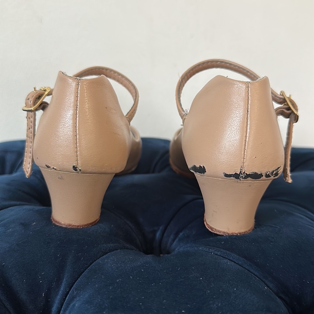 Capezio's Jr. Footlight shoe Size: 5.5 Caramel - Picture 2 of 10